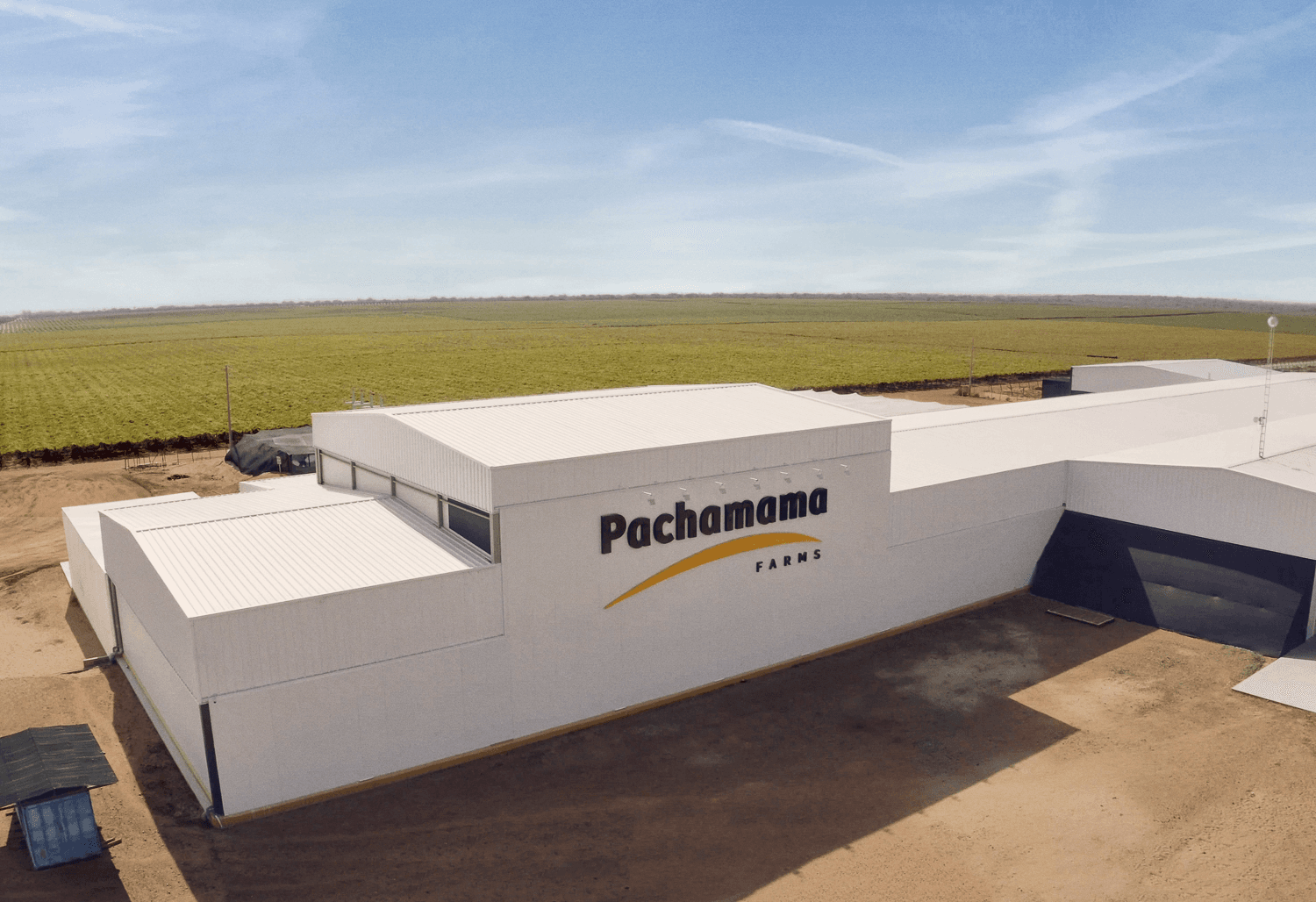 instalaciones y trabajadores de fincas pachamama cultivando frutas de calidad || pachamama_farms_high_quality_exotic_fruits_vegetables_peru